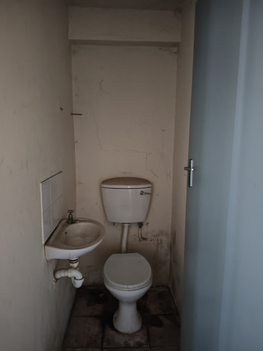 To Let Commercial Property for Rent in Okavango Park Western Cape